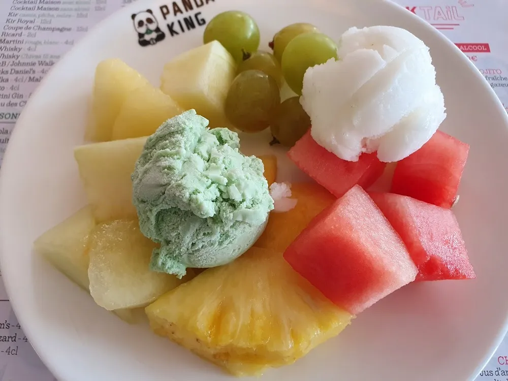 Fresh Fruits and Ice-Cream Lemon and Pistachio